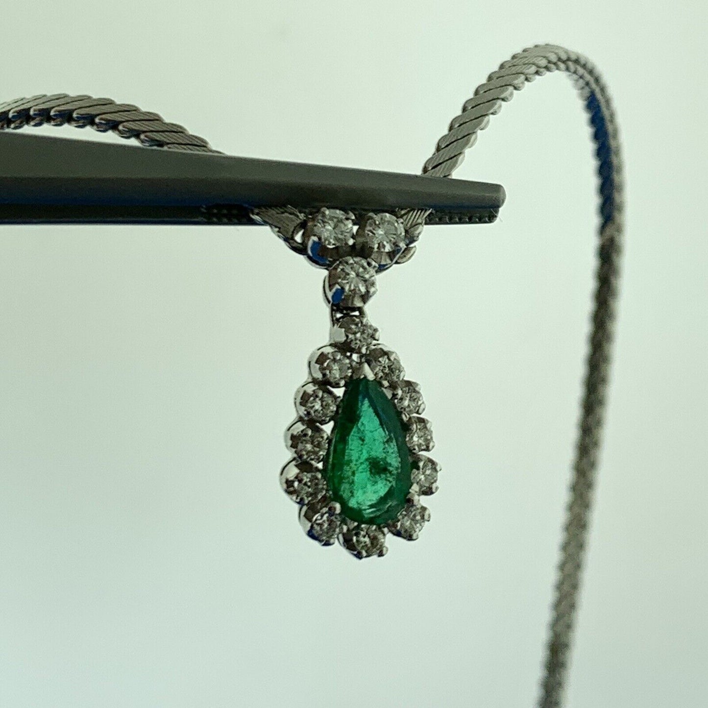 Gorgeous 18k White Gold Pear Cut Emerald Diamond Round Accent 16" Chain Necklace