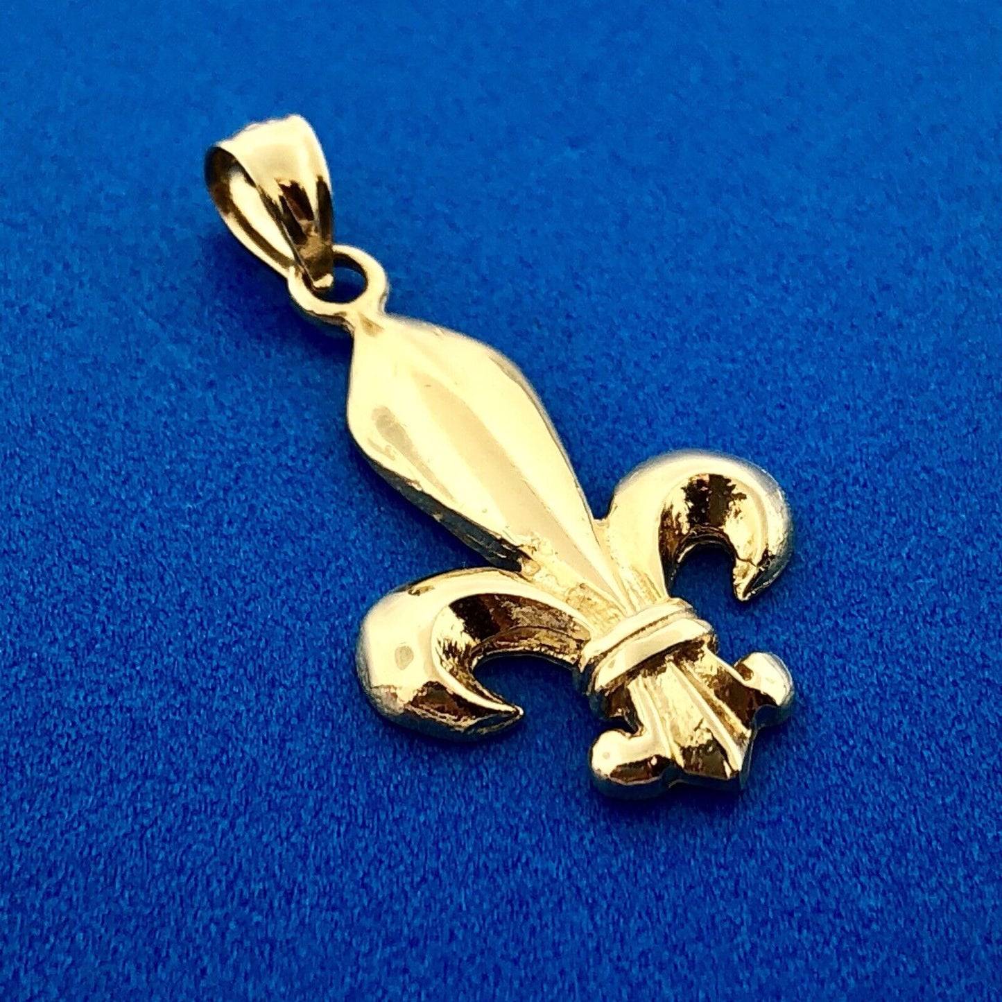 Classic 14K Yellow Gold Fleur De Lis New Orleans Louisiana Geaux Saints Pendant