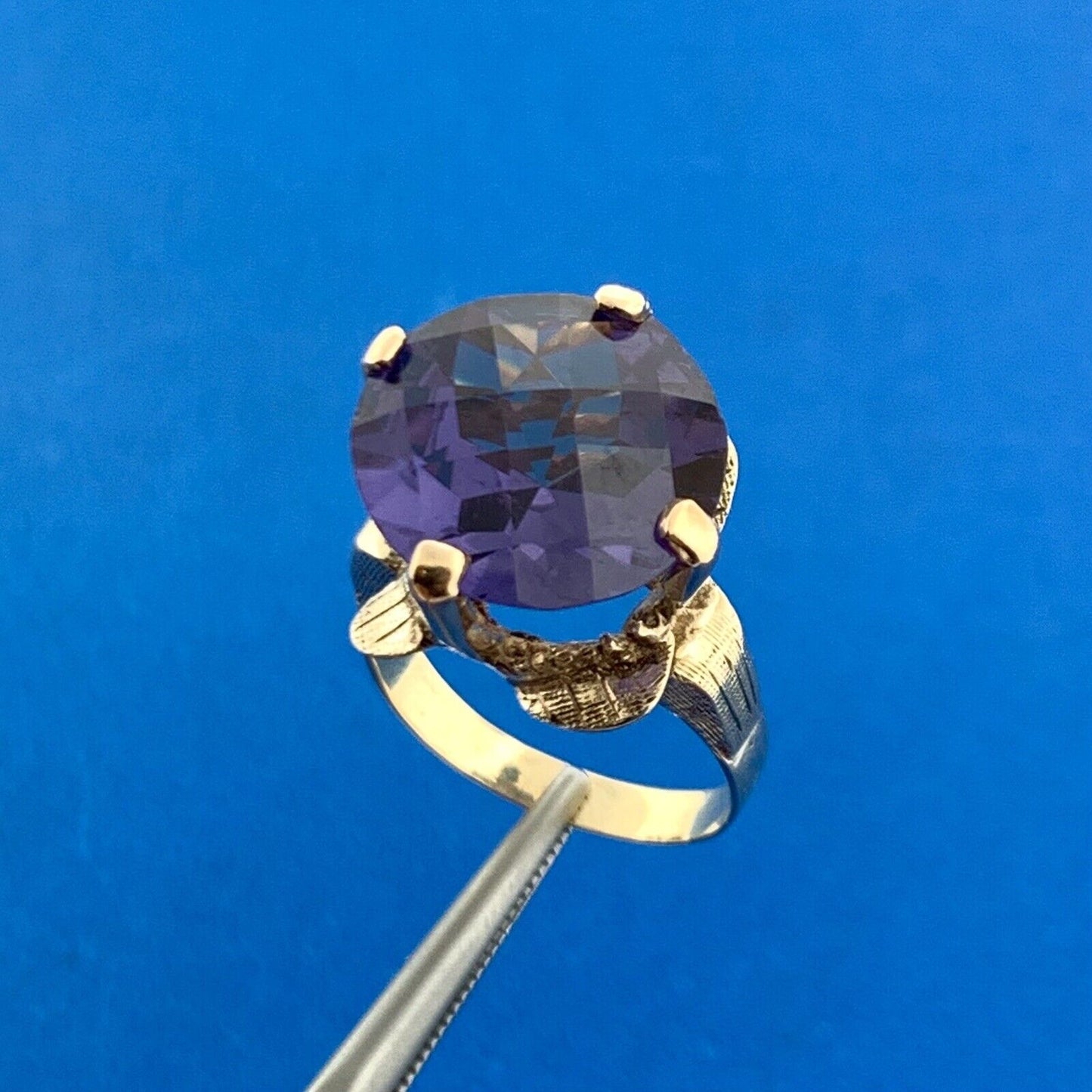 Vintage 14K Yellow Gold Round Cushion Purple Sapphire Solitaire Statement Ring