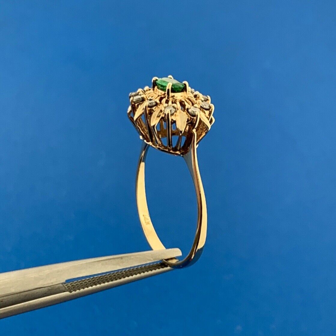 Vintage 14K Yellow Gold Oval Emerald Diamond Starburst Halo May Anniversary Ring