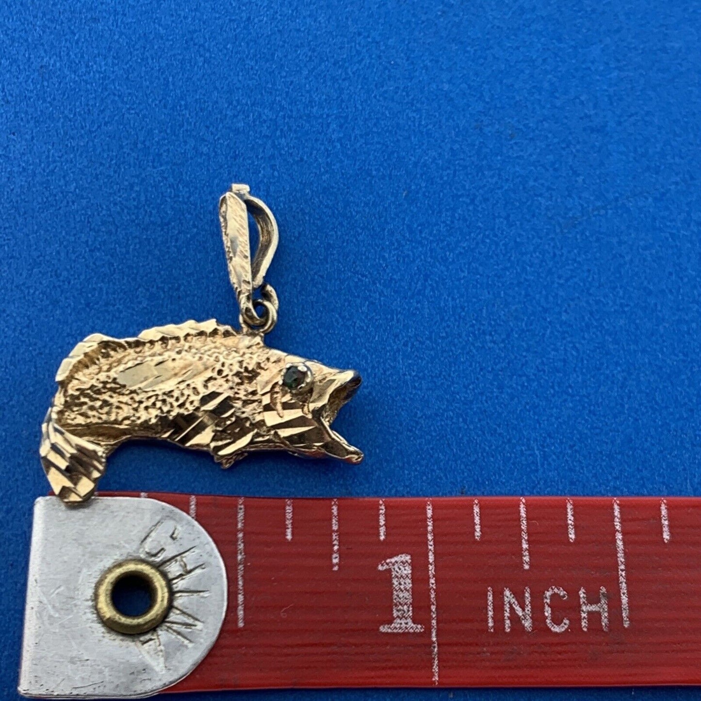 Vintage 10K Yellow Gold Emerald Textured Bass Koi Salmon Open Mouth Fish Pendant