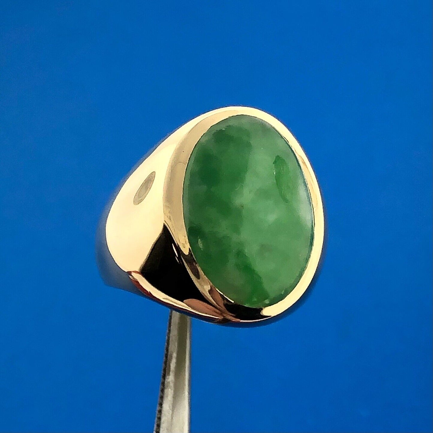Vintage 14K Yellow Gold Unisex Oval Jade Jadeite Cabochon Statement Dome Ring