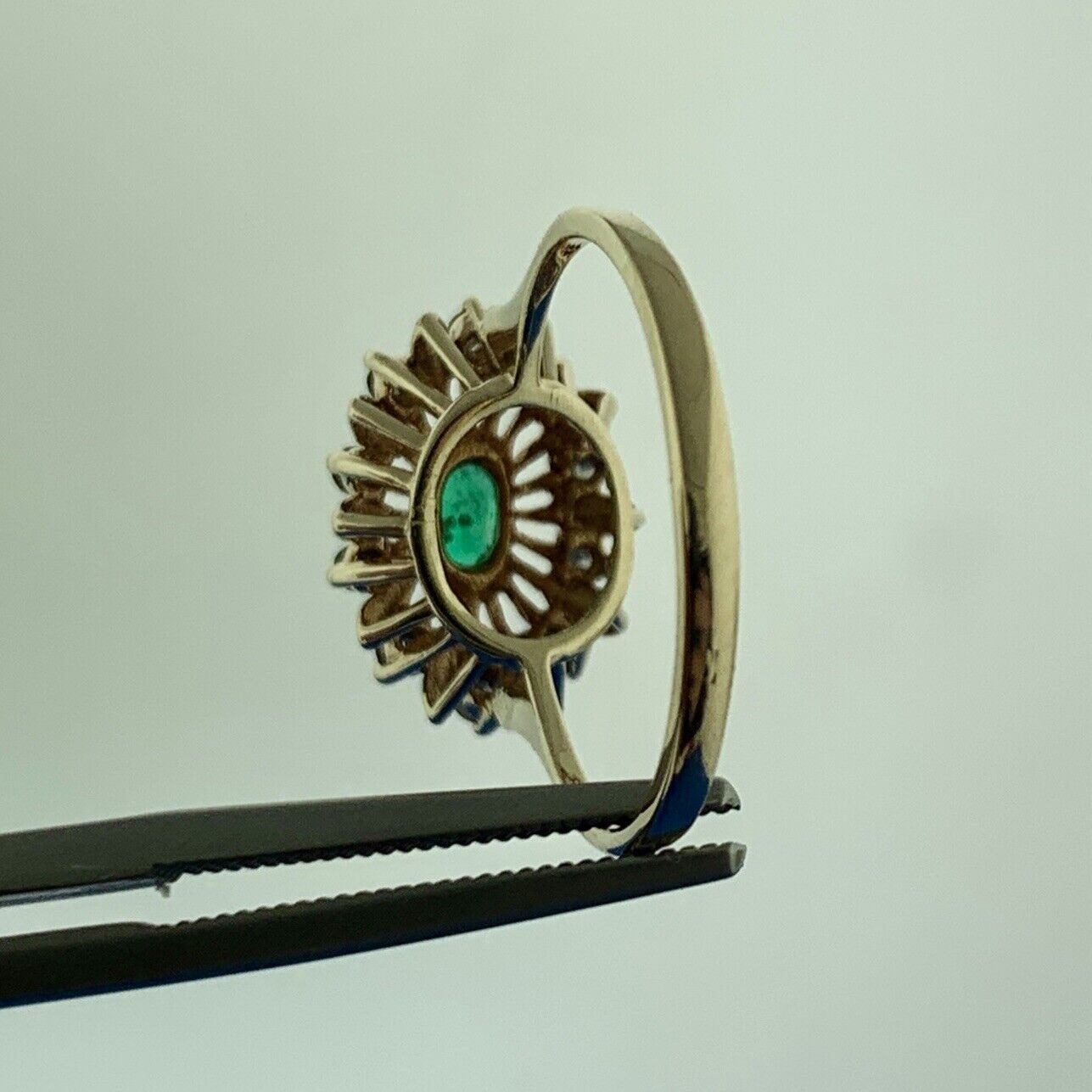 Vintage 14K Yellow Gold Oval Emerald Diamond Starburst Halo May Anniversary Ring