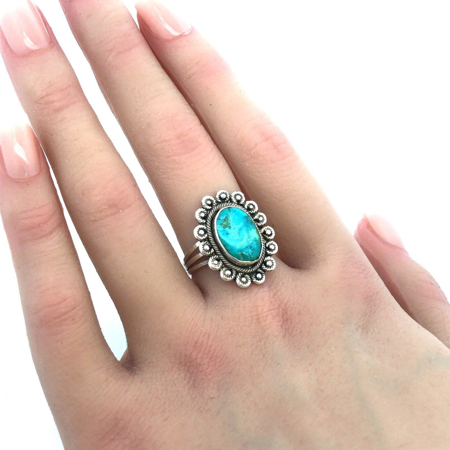 Vintage Native American Unsigned Sterling Silver Oval Turquoise Floral Bead Ring