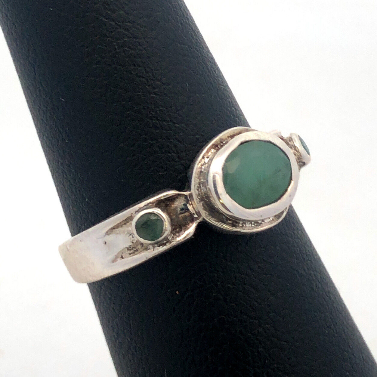Vintage 925 Sterling Silver Oval Emerald May Anniversary Ring