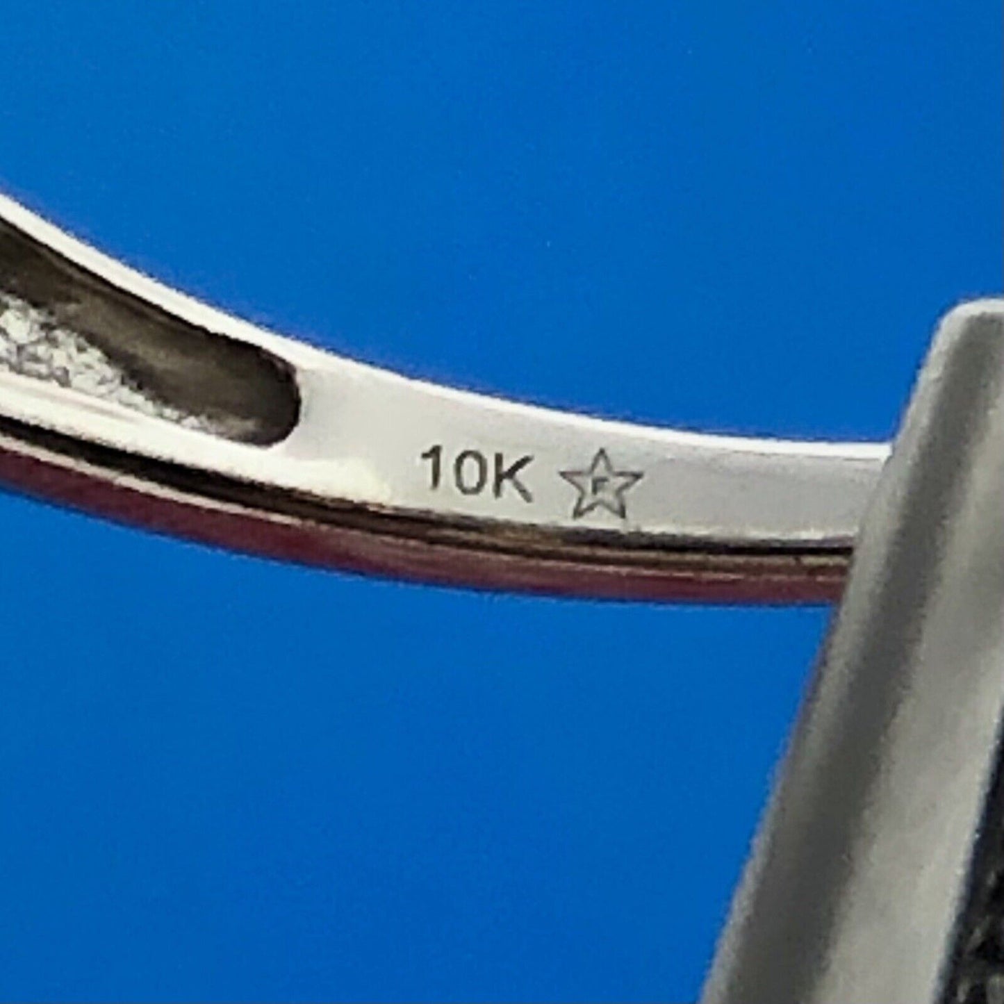 Gorgeous 10k White Gold Round Cut Diamond Loving Heart Engagement Ring Size 6.9