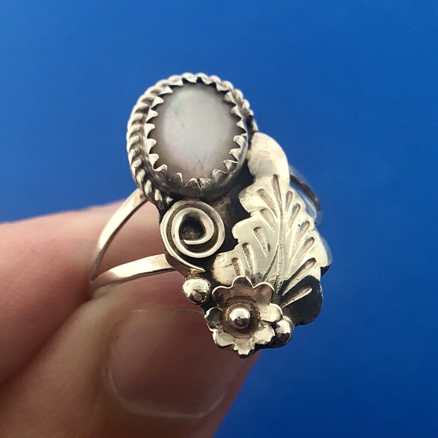 Vintage Sterling Silver 925 Mother Of Pearl Floral Vine Scroll Fashion Ring