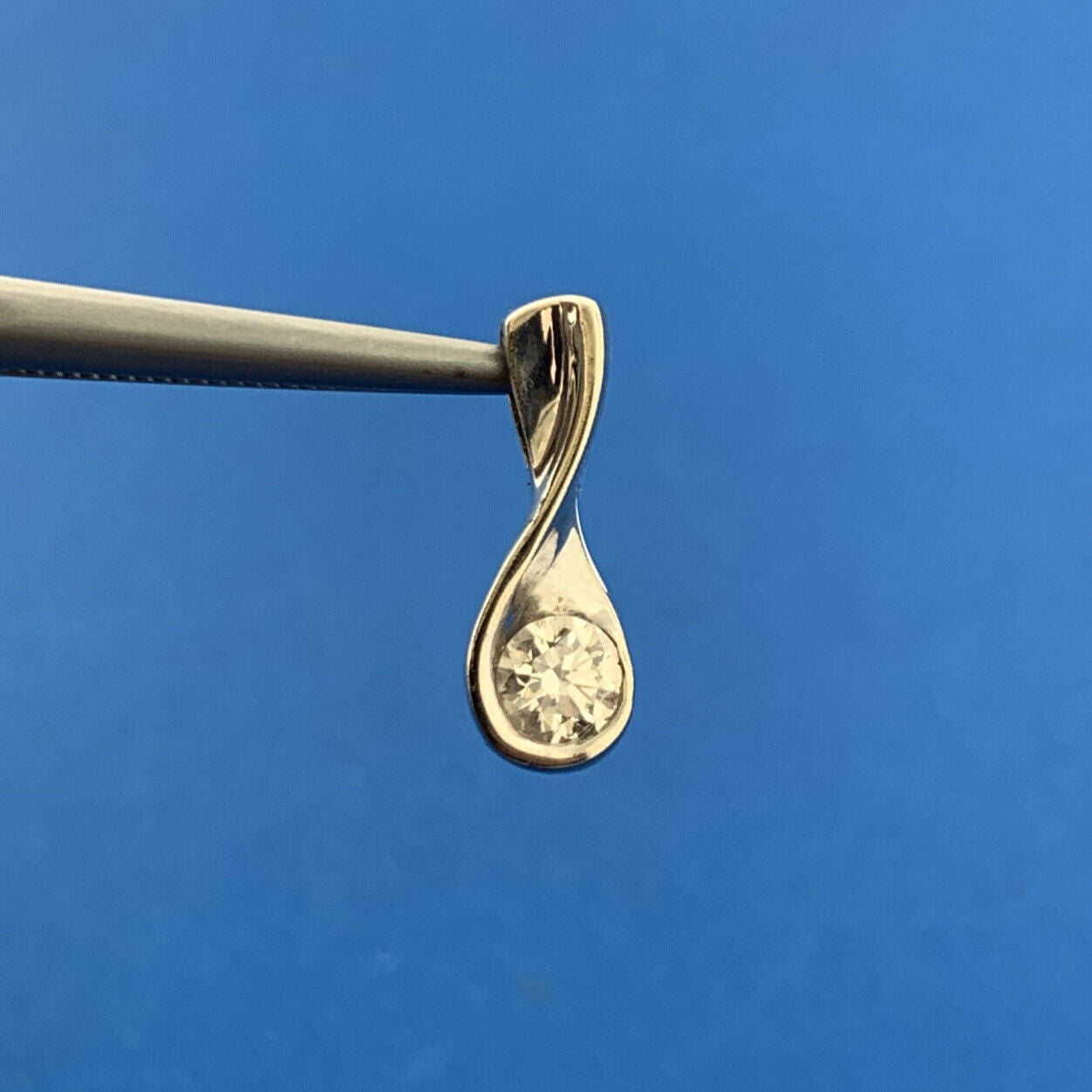 Designer 14K White Gold Diamond Solitaire Infinity Eternity Anniversary Pendant