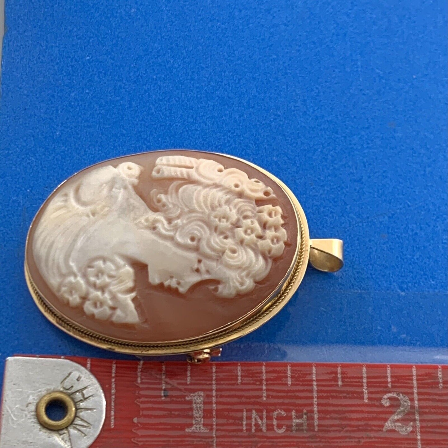 Vintage Italy 18K Yellow Gold Oval Carved Cameo Statement Brooch Pendant