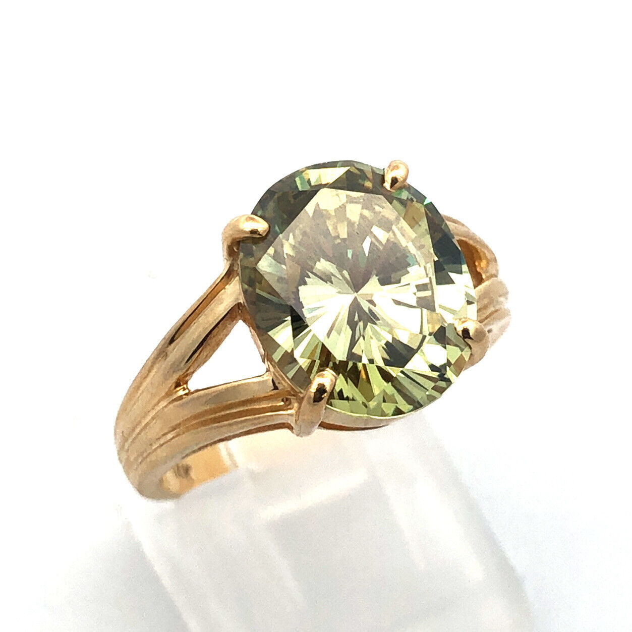 Gorgeous 14k Yellow Gold Oval Cut Green Peridot August Anniversary Ring Size 6.5