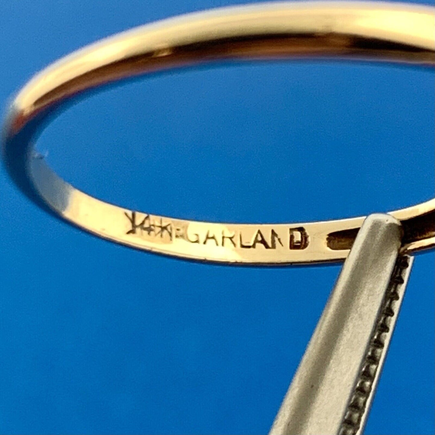 Designer Garland 14k Yellow Gold Round Cut Diamond Regal Setting Ring Size 6