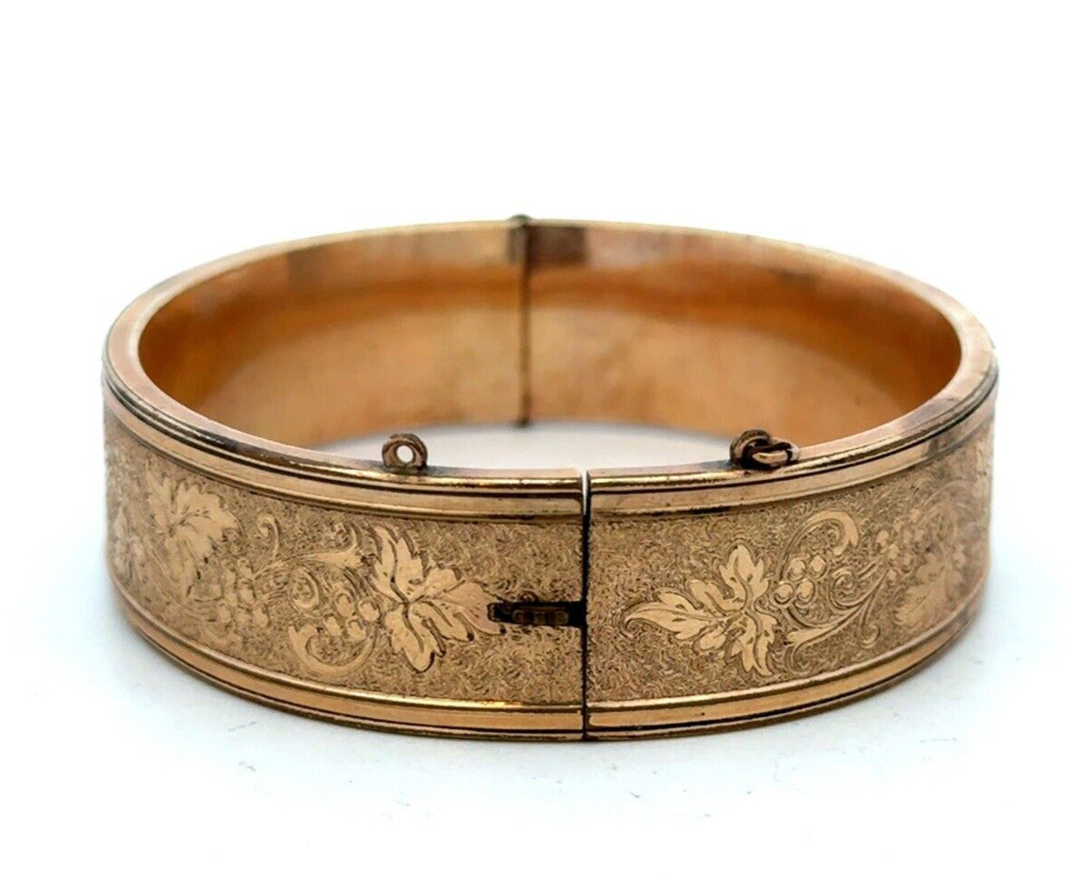 Vintage BBCO Gold Tone Grape Vine Textured Hinged Oval Bangle Bracelet