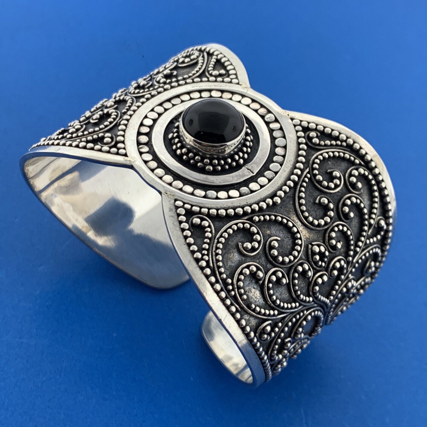 Designer IW Sterling Silver 925 Cabochon Onyx Balinese Style Cuff Open Bracelet
