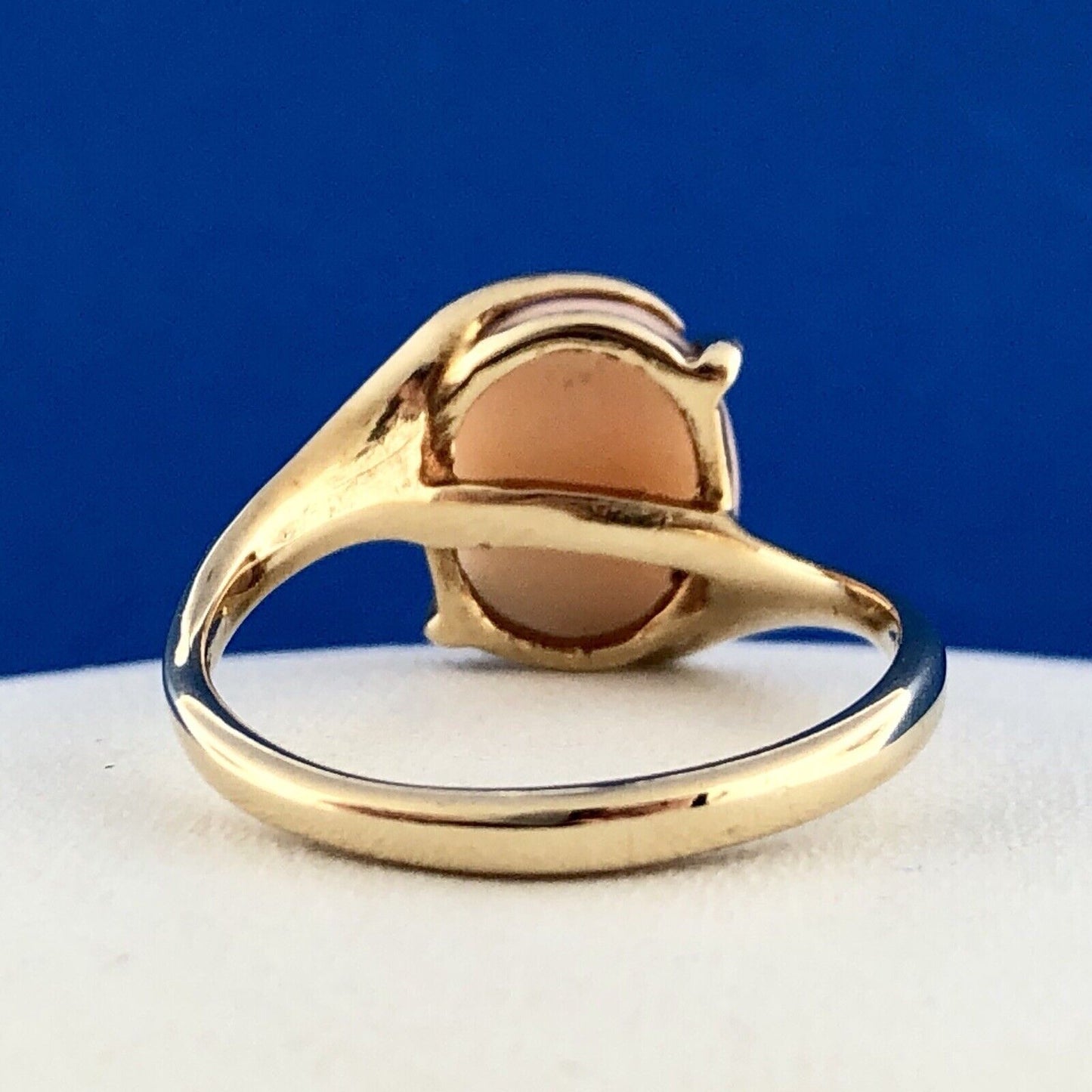 Vintage 14K Yellow Gold Oval Pink Coral Solitaire Cabochon Cocktail Ring