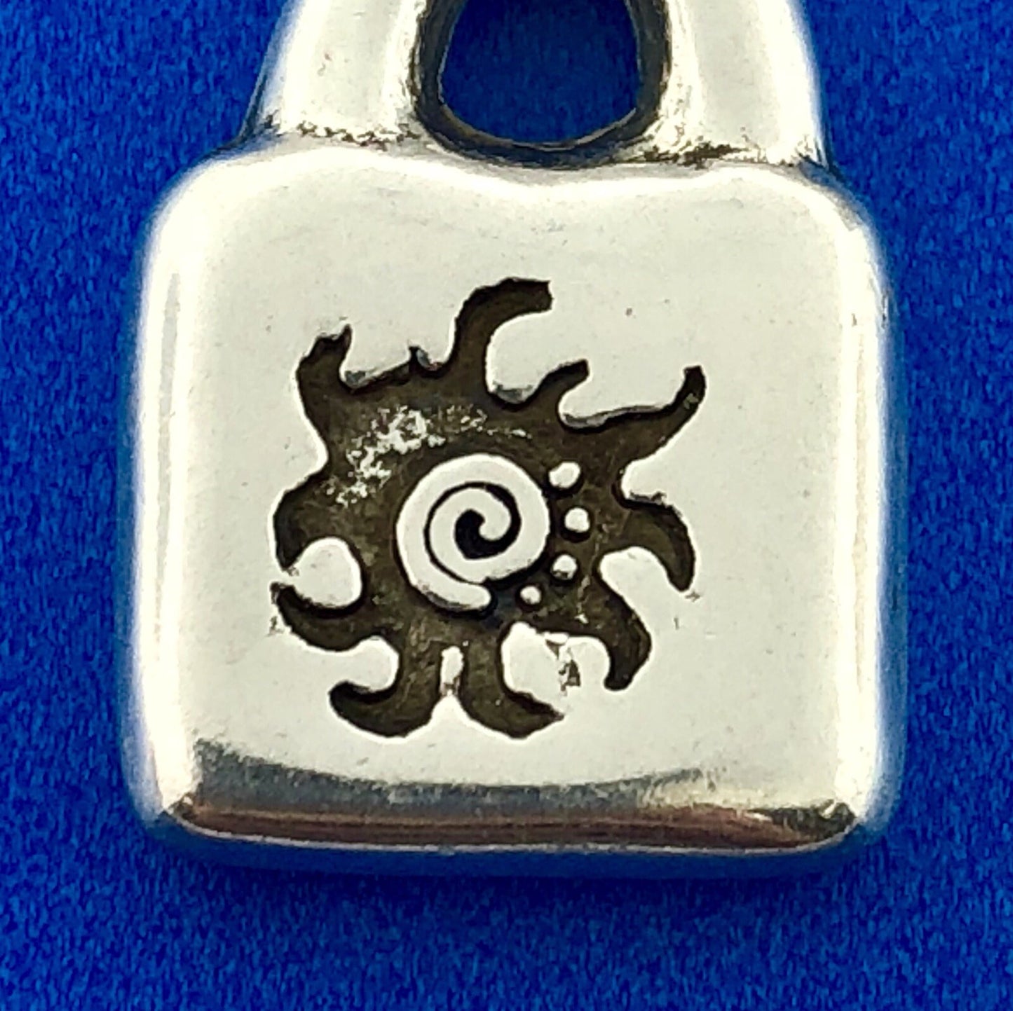 Designer Uno De 50 Silver Tone Sun Burst Purse Lock Charm Pendant