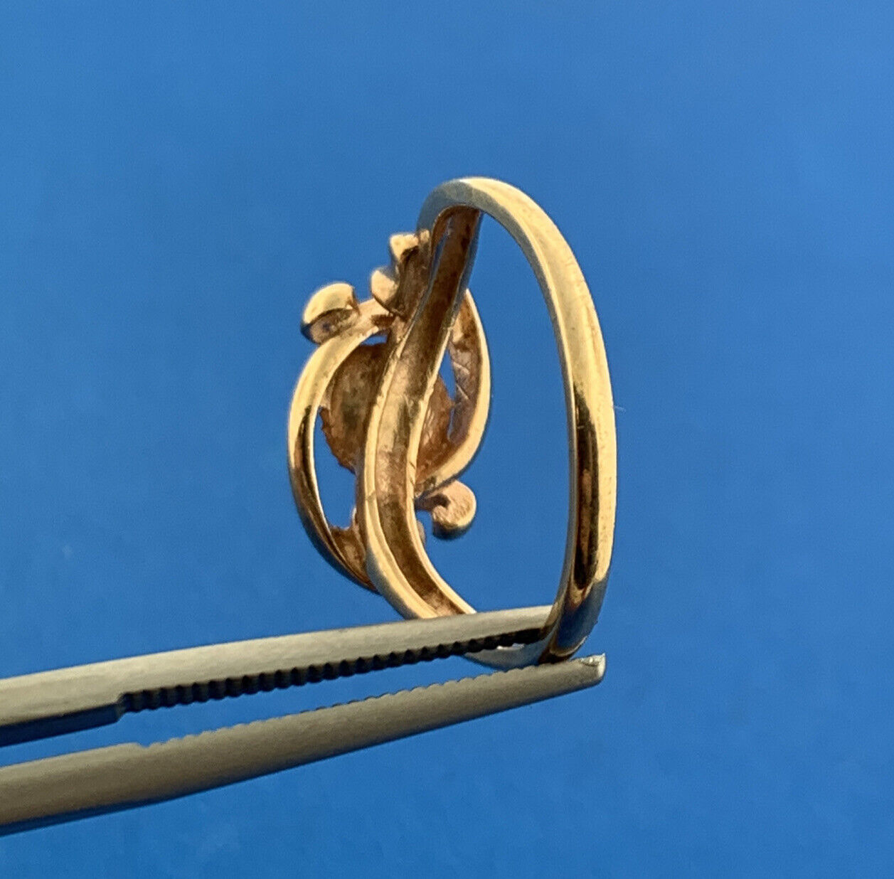 Vintage 10K Yellow Gold Sapphire Solitaire Scroll Knot September Ring