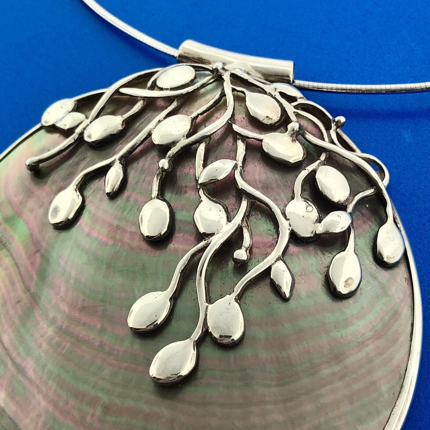 Designer Viktoria Hayman Sterling Silver 925 Round Mother of Pearl 18" Necklace