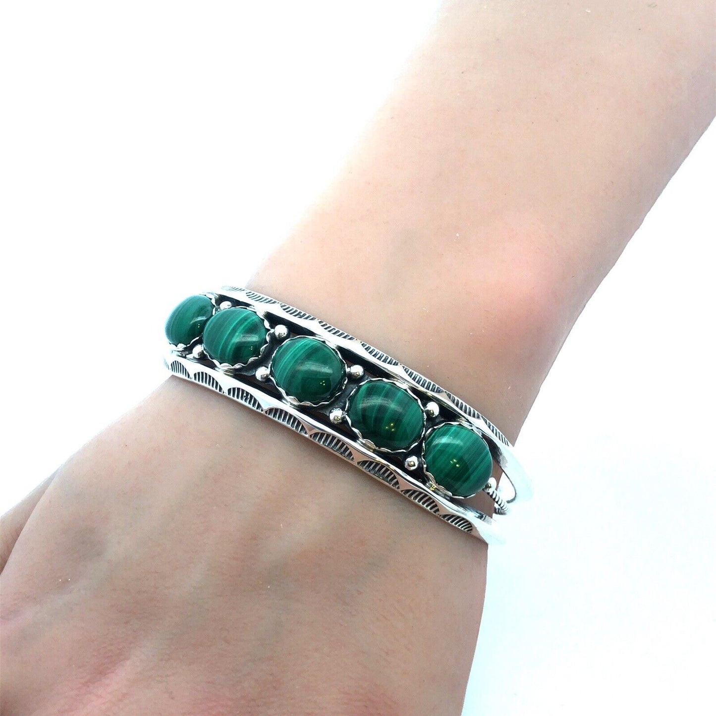 Native American L 925 Sterling Silver Oval Green Malachite Open Cuff Bracelet