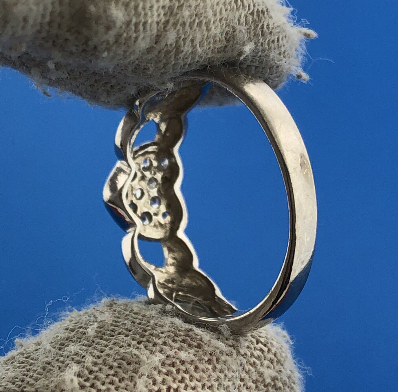 Stunning Sterling Silver 925 Sparkling CZ Openwork Twisting Heart Ring Size 6.25