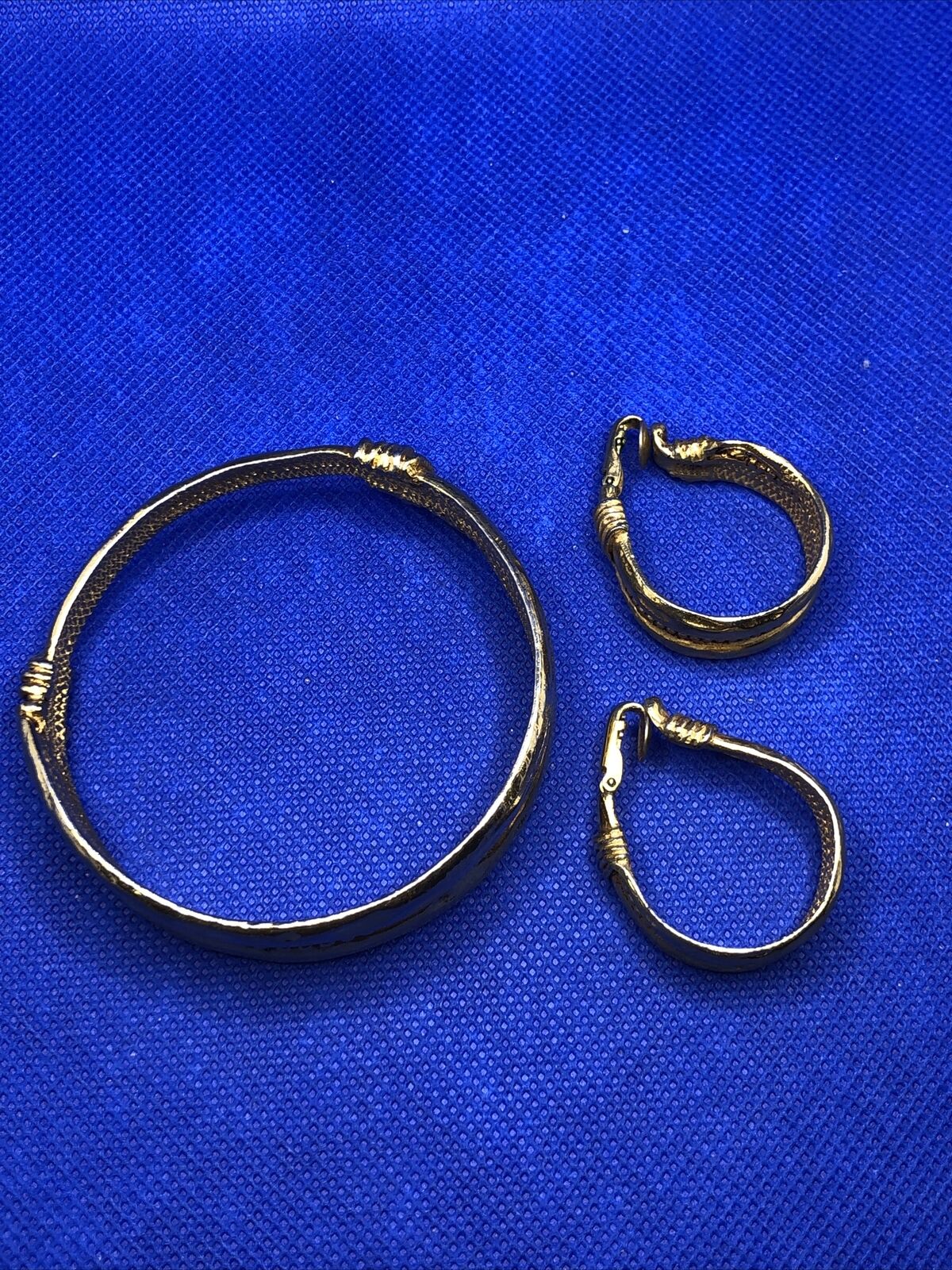 Vintage Runway Ready Gold Tone Textured Cuff Bracelet Clip-On Earrings 3 Pc Set