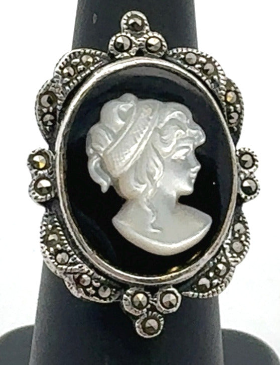 Designer TH Sterling Silver Oval Black Onyx Carved Mother of Pearl Cameo Ring