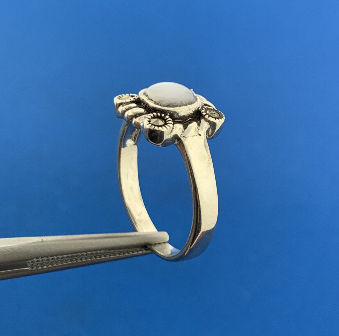 Stunning Sterling Silver 925 Cabochon Moonstone Marcasite Accent Ring Size 7