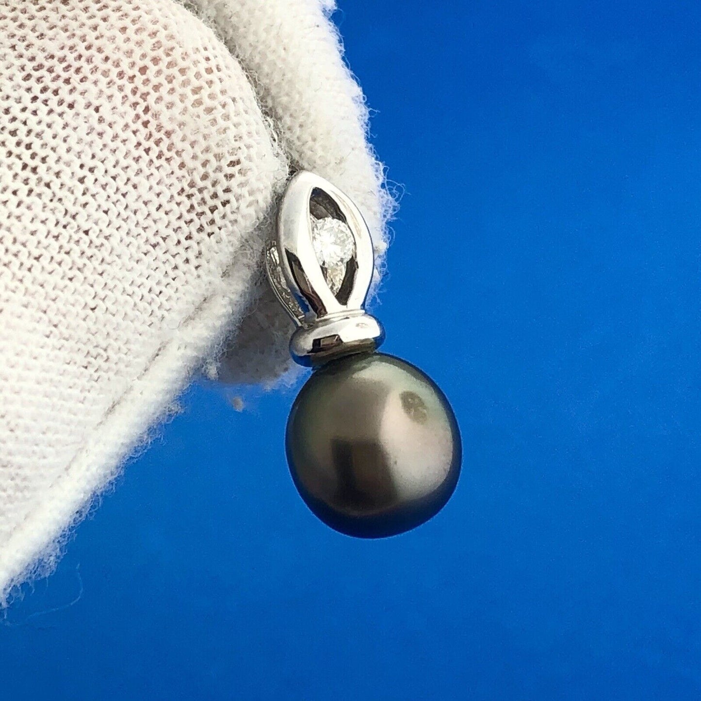 14k White Gold Tahitian Pearl Pendant Necklace with Diamond Accent