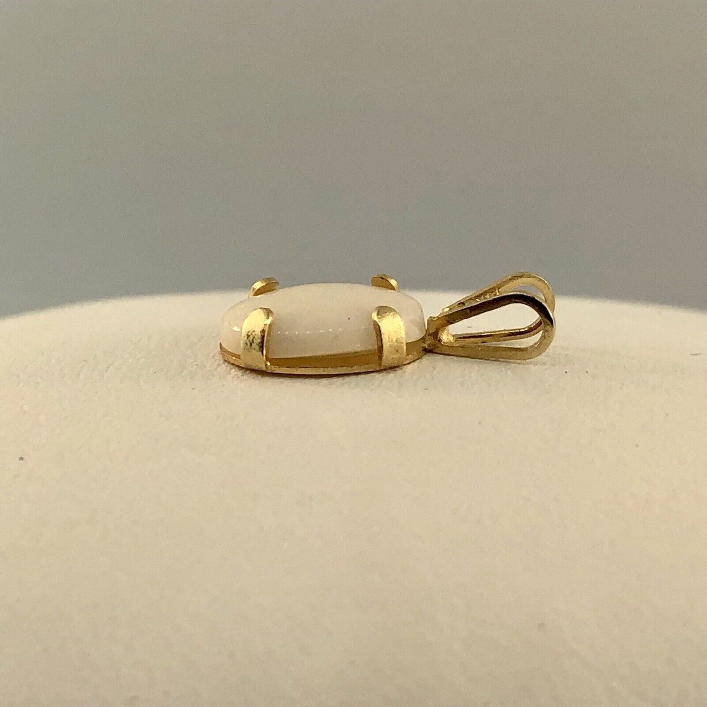 Vintage 14K Yellow Gold Oval Opal Solitaire October Anniversary Pendant