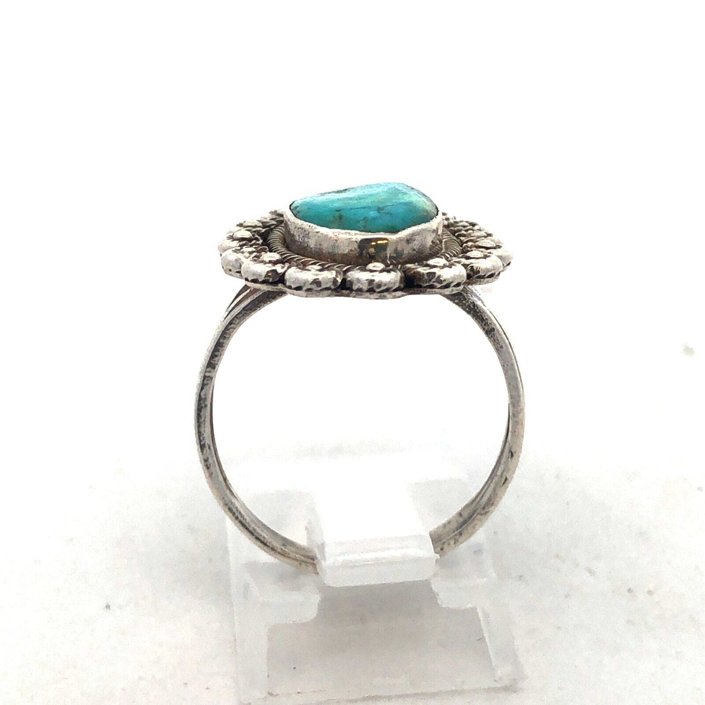 Vintage Native American Unsigned Sterling Silver Oval Turquoise Floral Bead Ring
