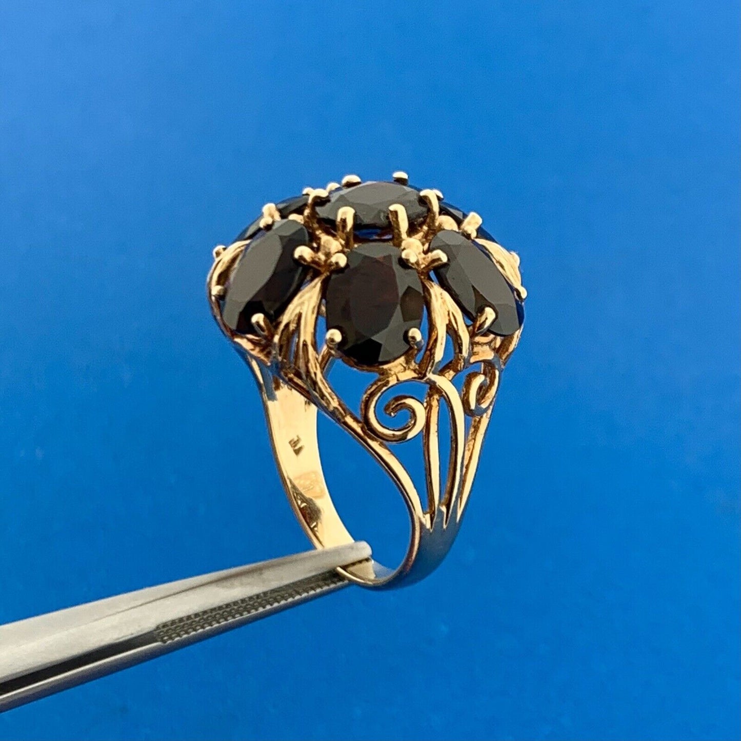 Retro 10K Yellow Gold Oval Garnet Floral Cluster January Occasion Cocktail Ring