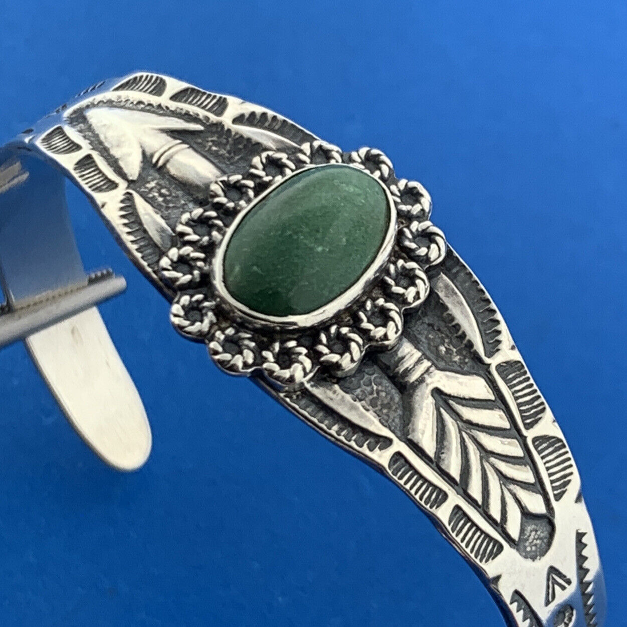 Native American Unsigned Sterling Silver Green Onyx Storyteller Cuff Bracelet