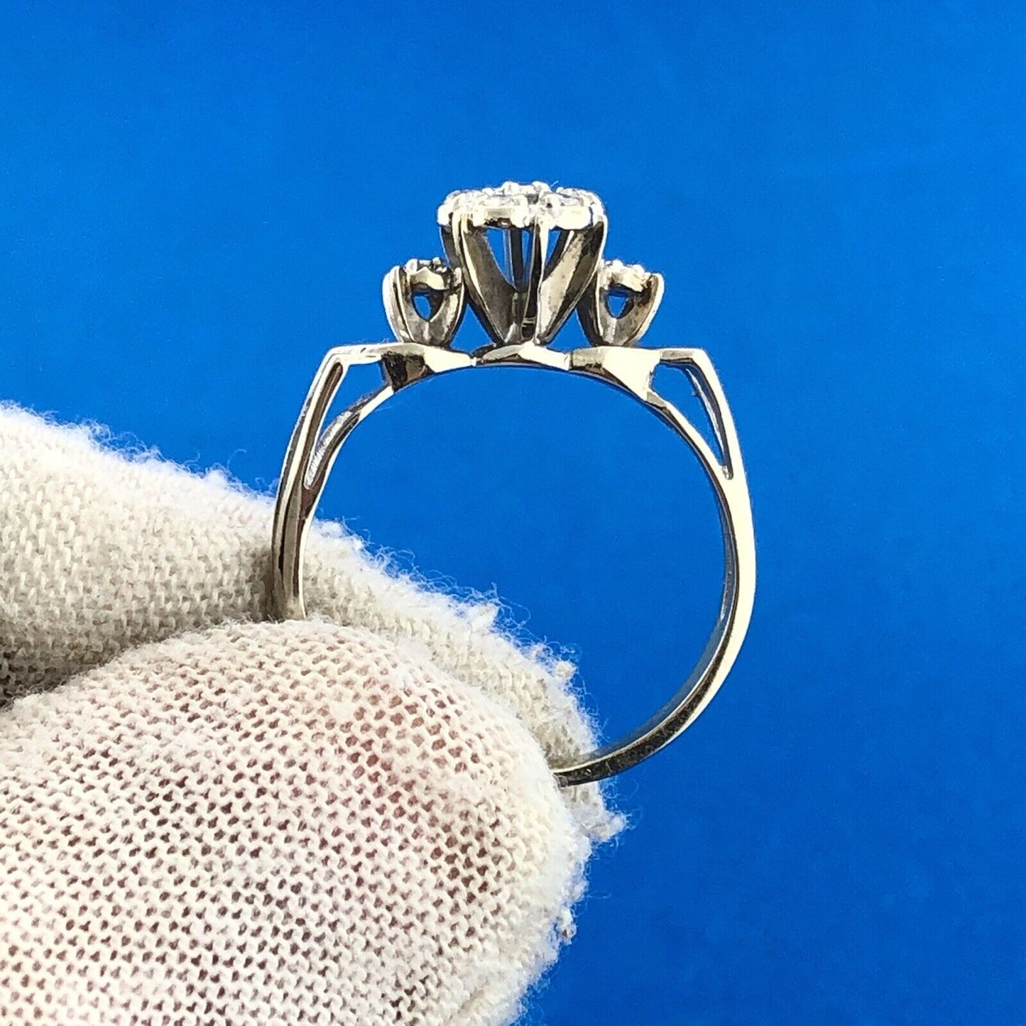 Charming 14K White Gold Diamond Floral Cluster Sweetheart Promise Bridal Ring