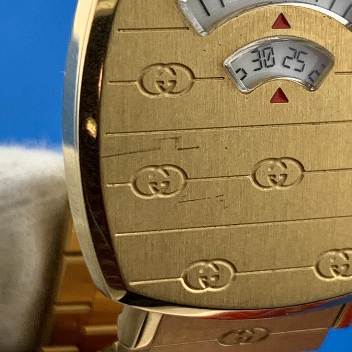Gucci Gold Tone Dial Yellow Gold PVD Stainless Steel Ladies Watch YA157502 w/Box