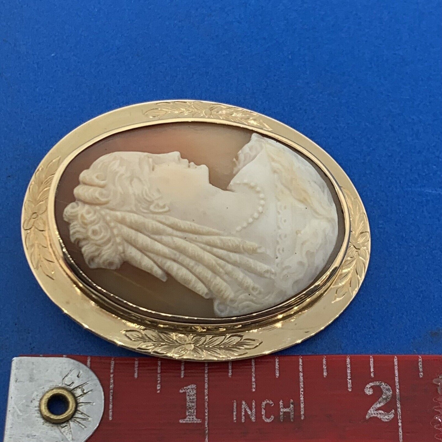 14K Yellow Gold Carved Oval Cameo Statement Brooch Pendant