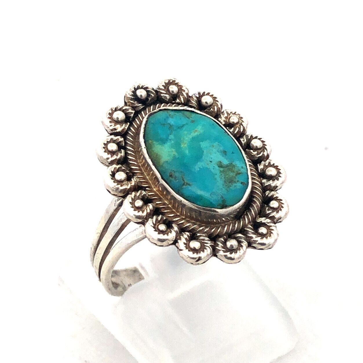Vintage Native American Unsigned Sterling Silver Oval Turquoise Floral Bead Ring