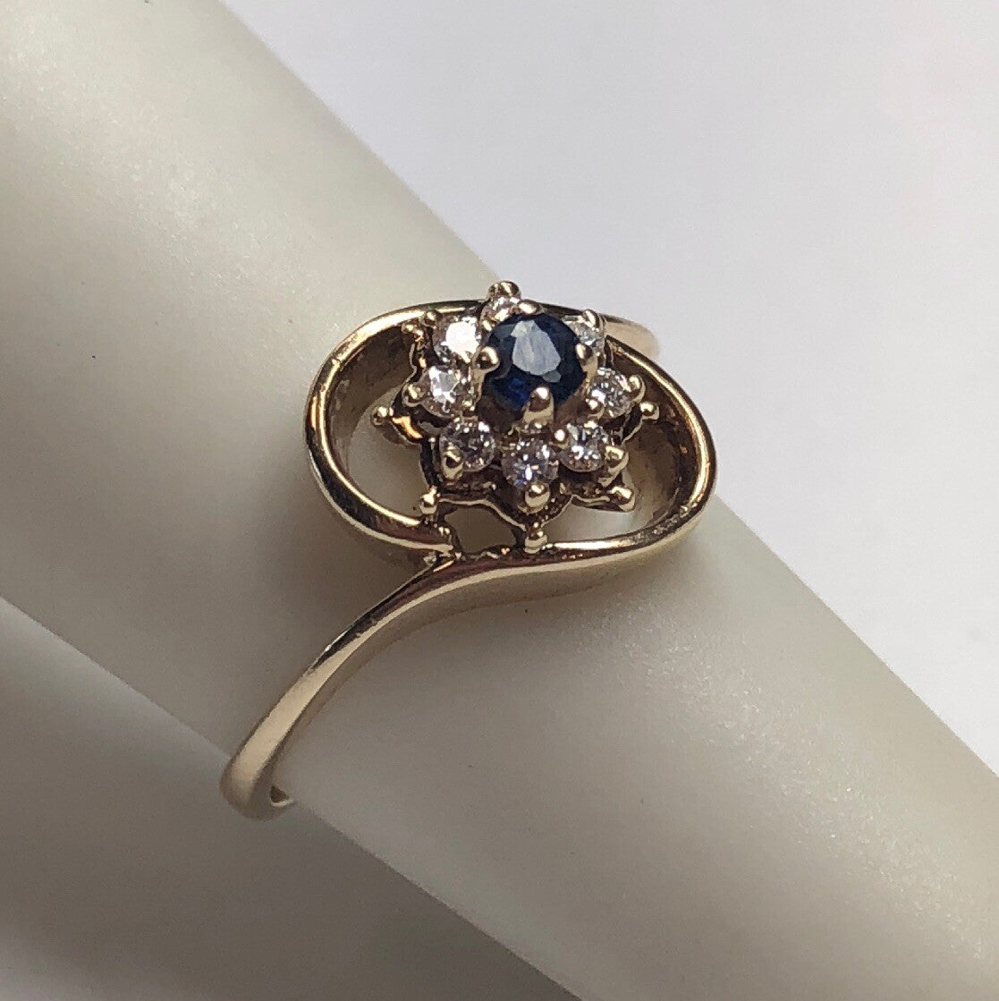 Designer 14K Yellow Gold Diamond Sapphire Free Form Flower Cocktail Ring