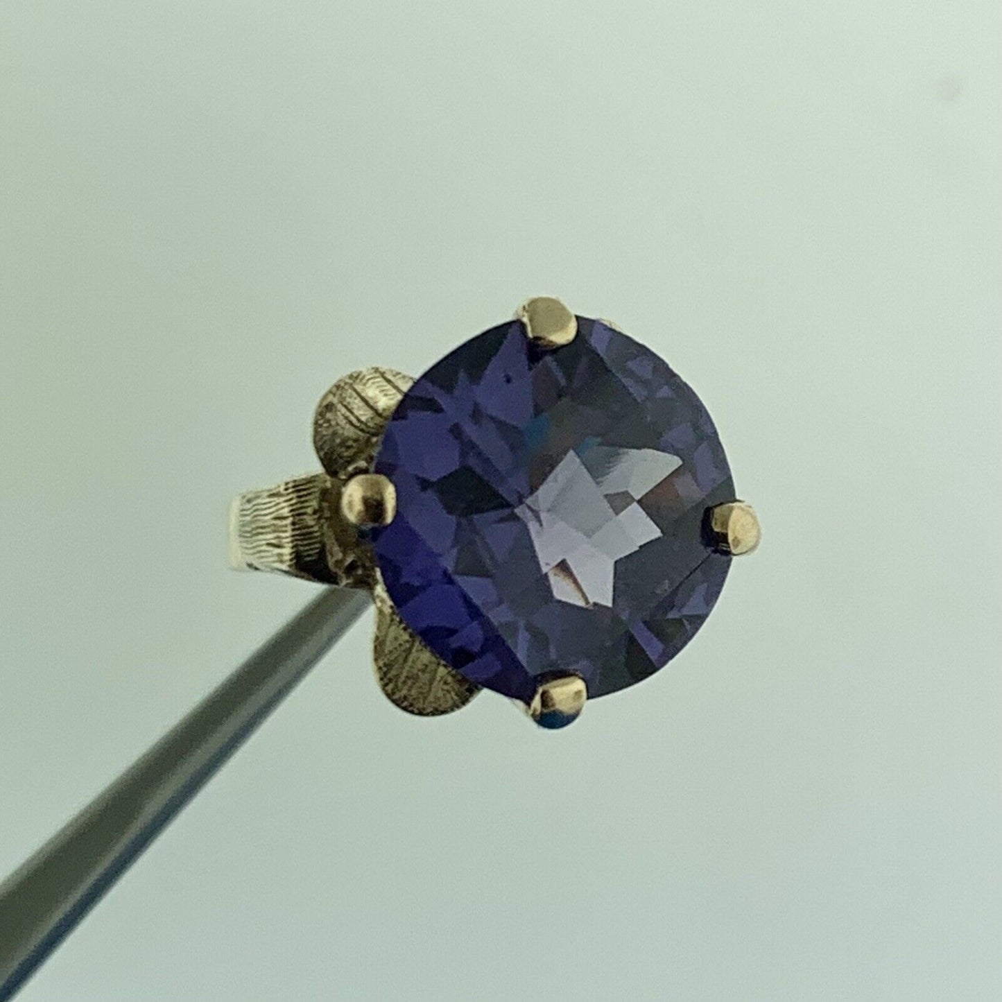 Vintage 14K Yellow Gold Round Cushion Purple Sapphire Solitaire Statement Ring