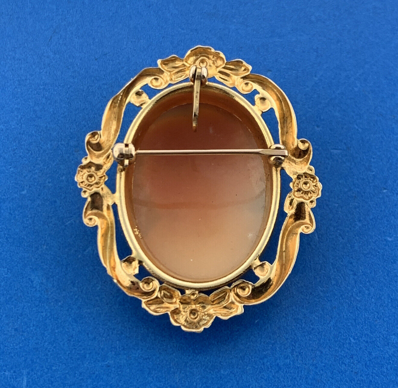 Estate 14K Yellow Gold Carved Cameo Floral Scroll Bezel Pin Brooch Pendant