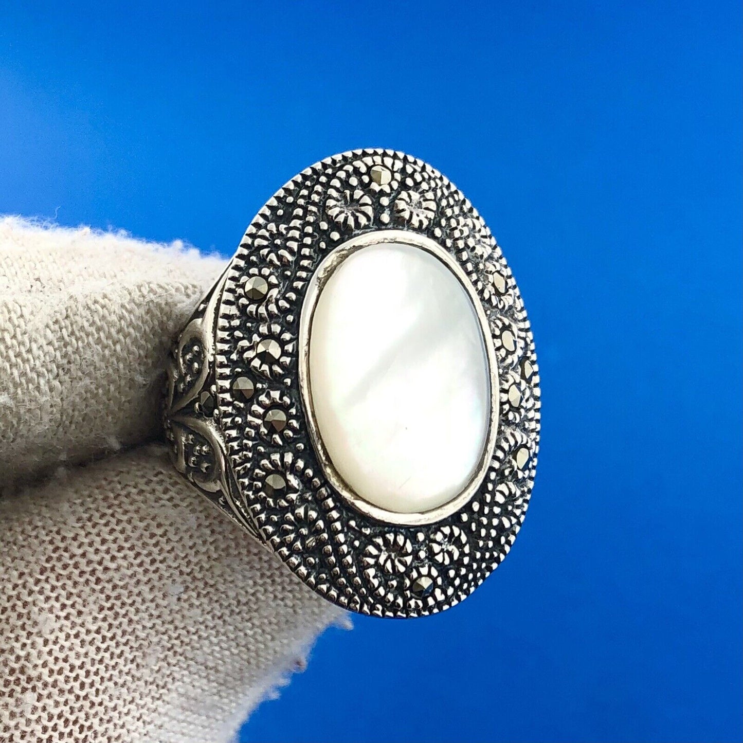 Stunning Sterling Silver 925 Mother of Pearl Marcasite Finger Ring Size 6.75