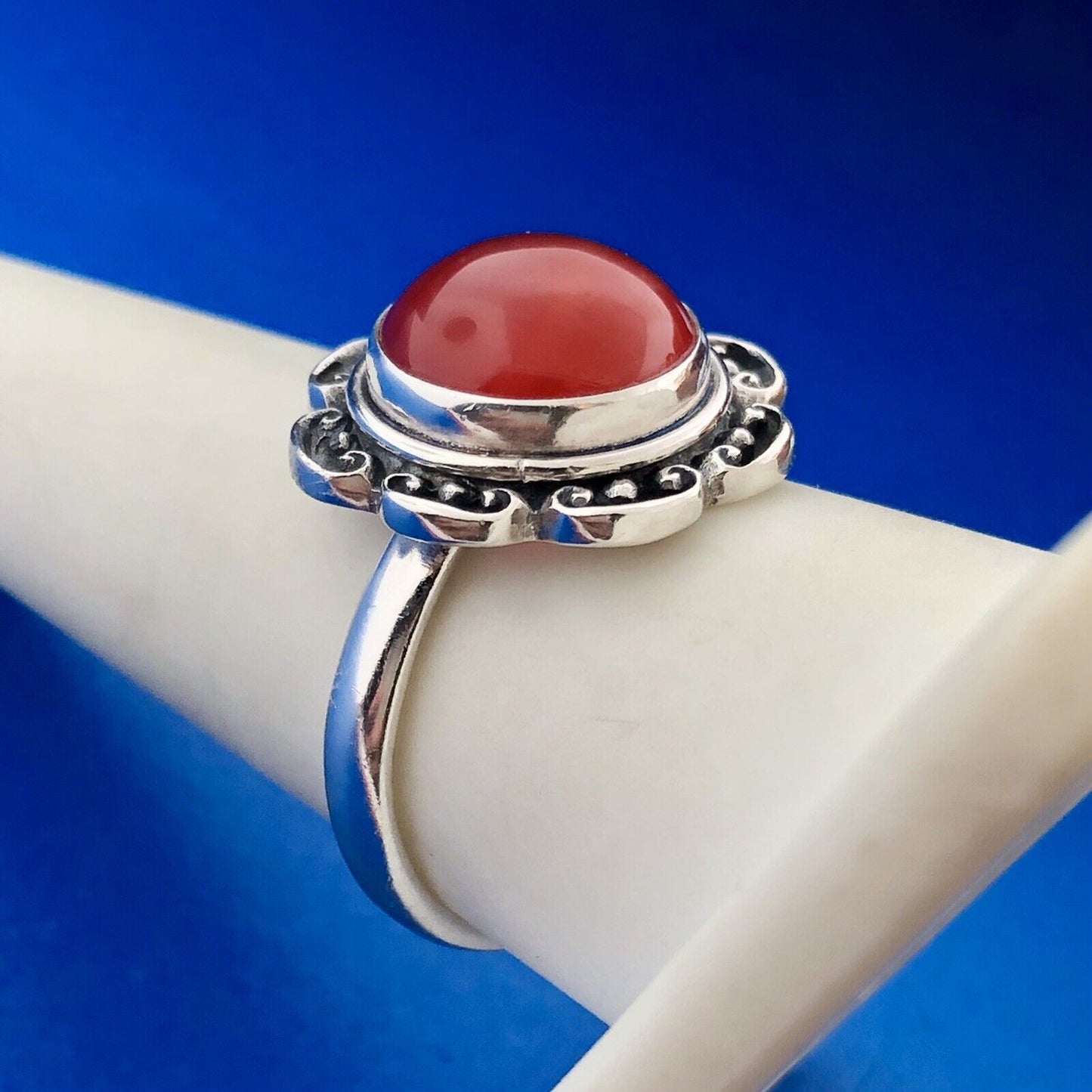Retro 925 Sterling Silver Carnelian Cabochon Gemstone Flower Shaped Ring