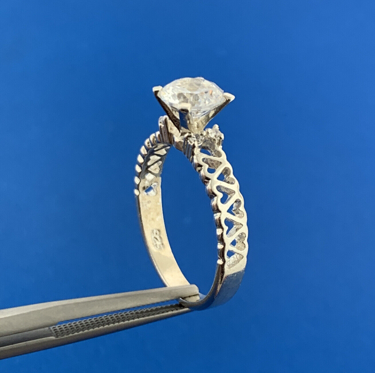 Designer AN Sterling Silver 925 Round Sparkling CZ Loving Heart Band Ring Size 8