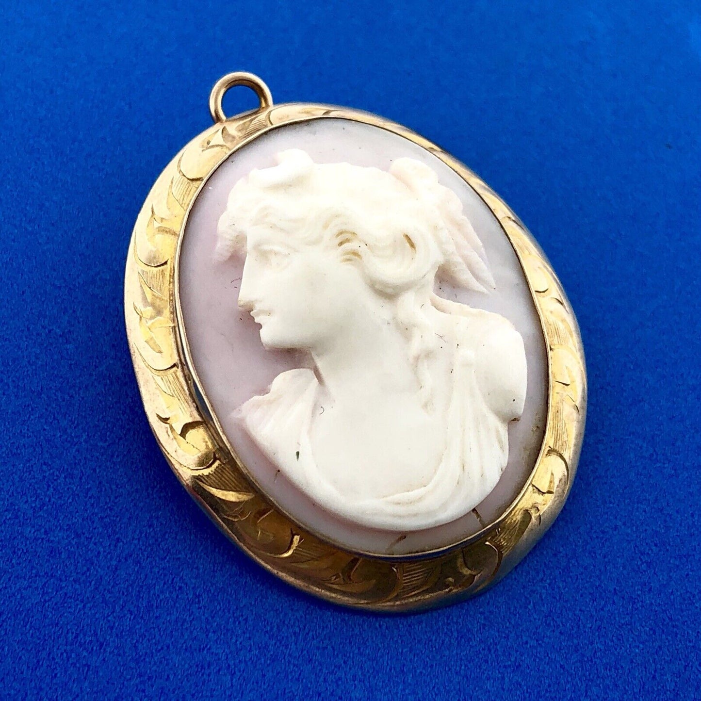 Victorian 10K Yellow Gold Pink Cameo Left Etched Frame Statement Brooch Pendant