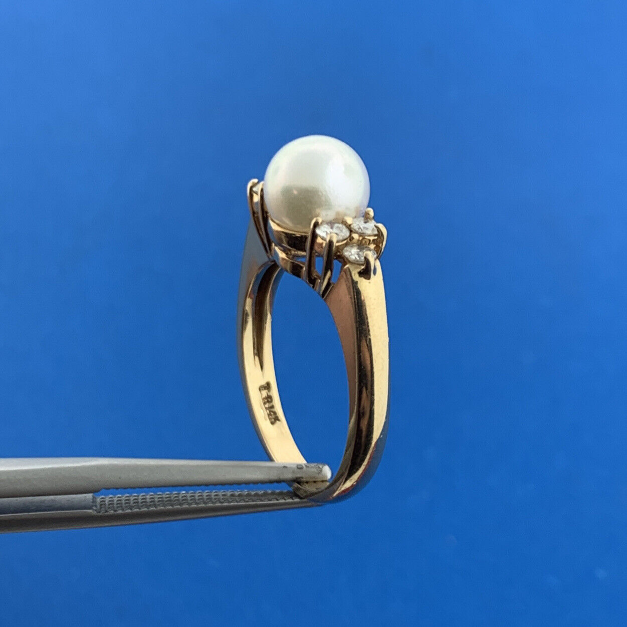 Designer 14k Yellow Gold White Pearl Round Cut Diamond Accent Ring Size 6.5