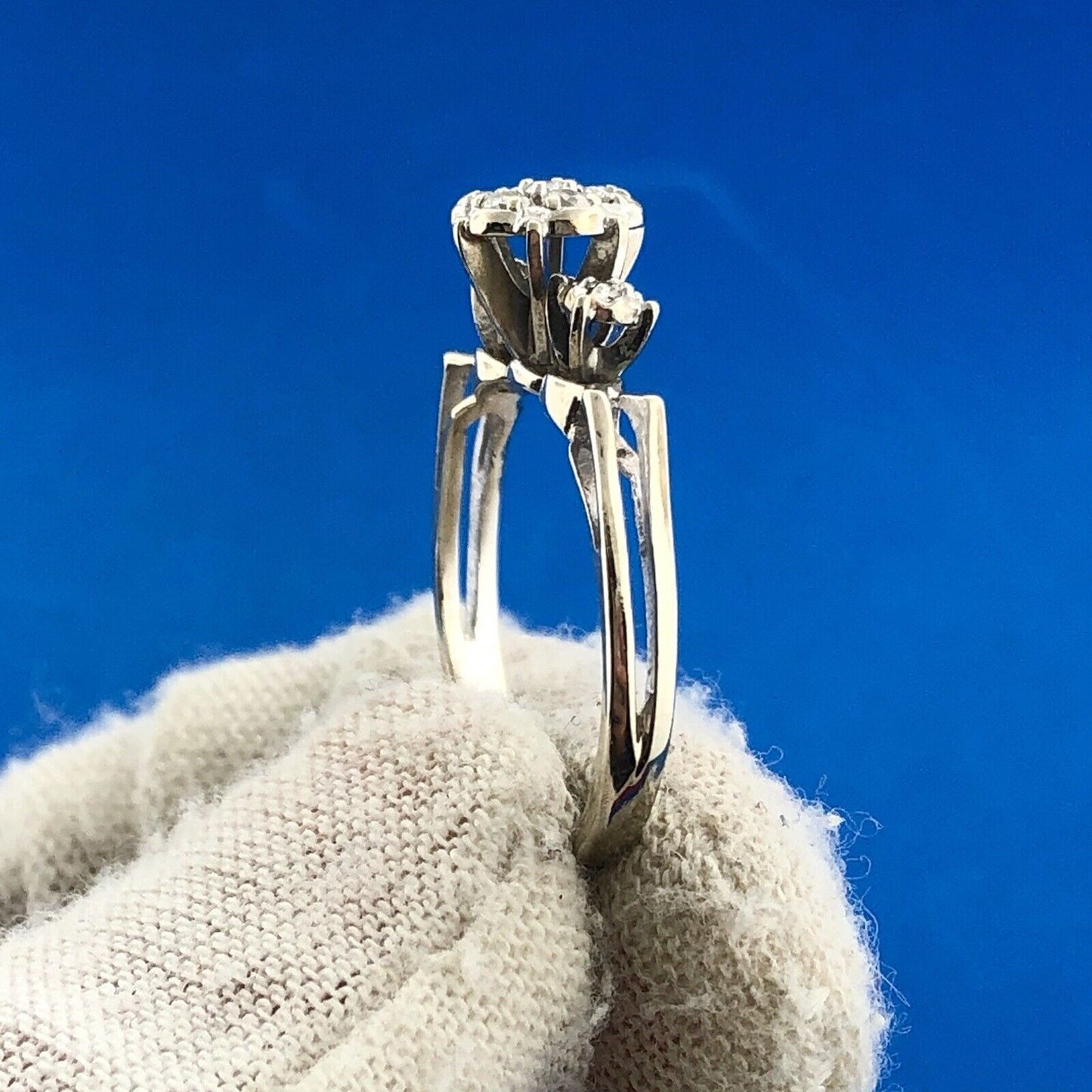 Charming 14K White Gold Diamond Floral Cluster Sweetheart Promise Bridal Ring