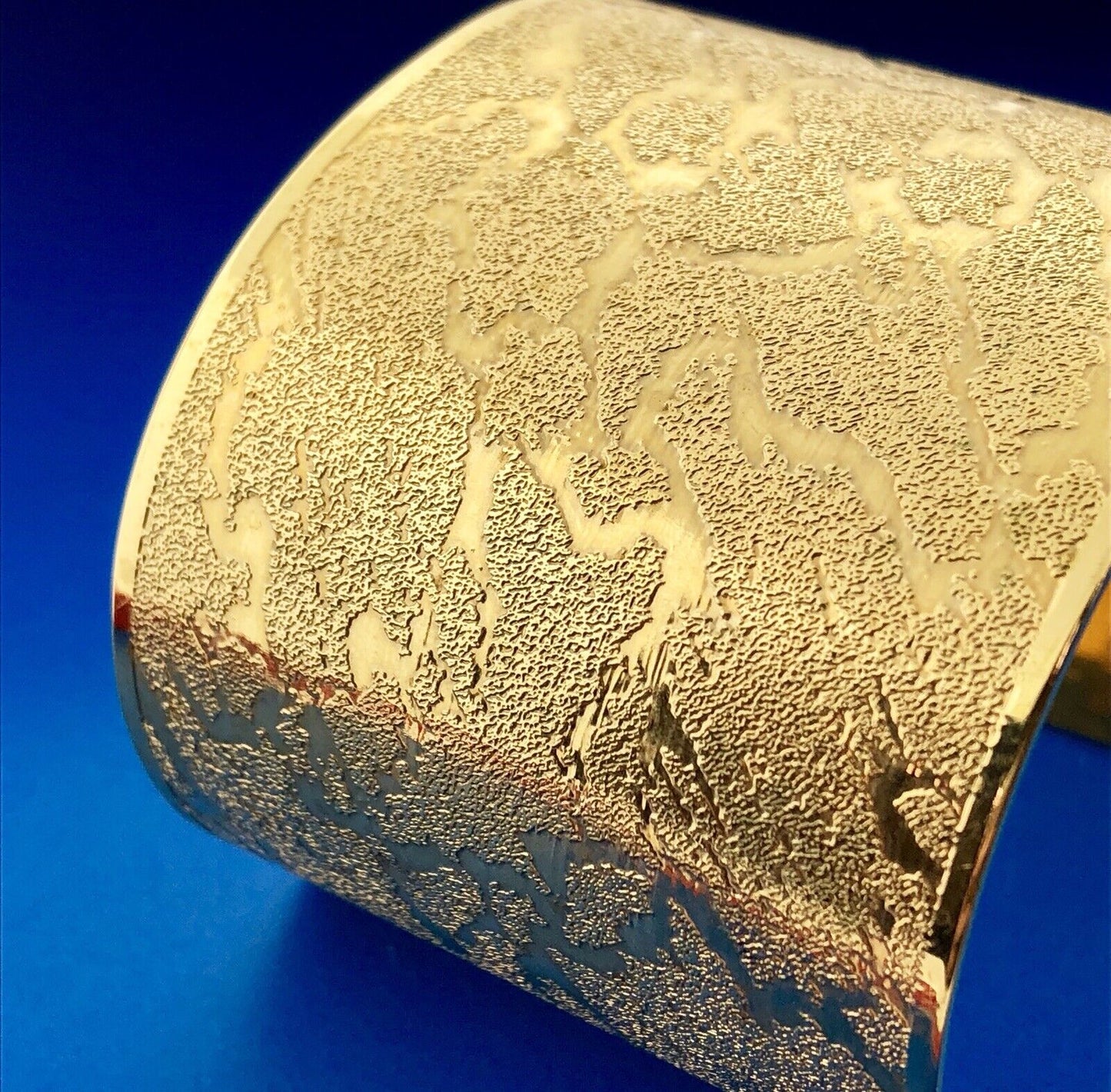 Francesca Visconti Gold Tone Animal Print Textured Runway Couture Cuff Bracelet