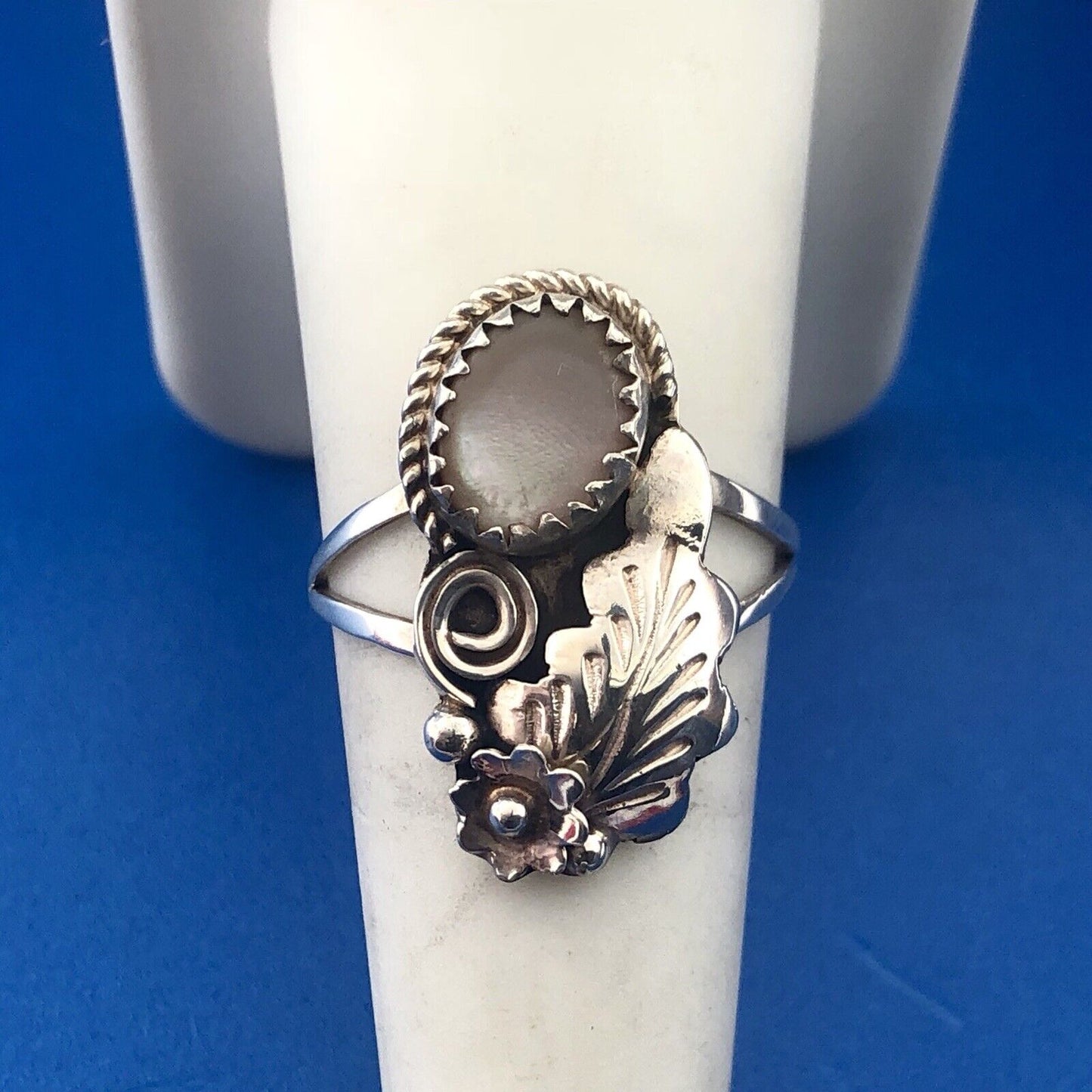 Vintage Sterling Silver 925 Mother Of Pearl Floral Vine Scroll Fashion Ring