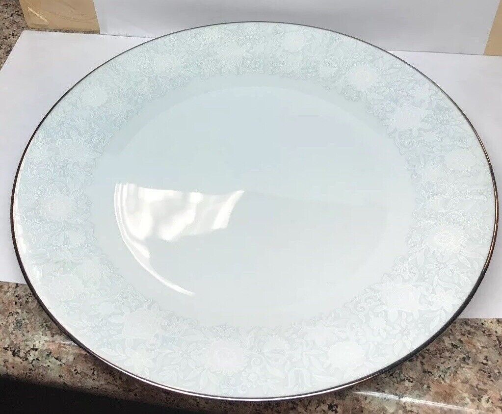 Retired Noritake Ravel Pattern White Flowers w/Blue Silver Trim Dinner Plate