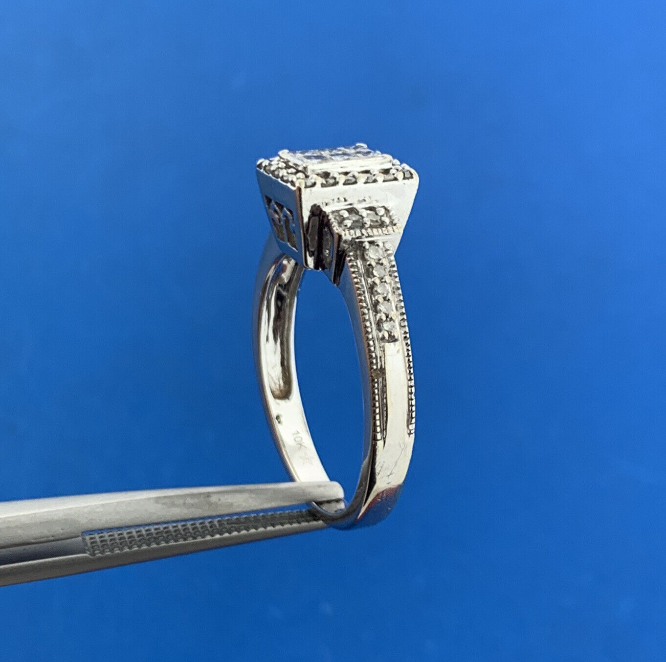 Gorgeous 10k White Gold Princess Diamond Round Accent Engagement Ring Size 6.75
