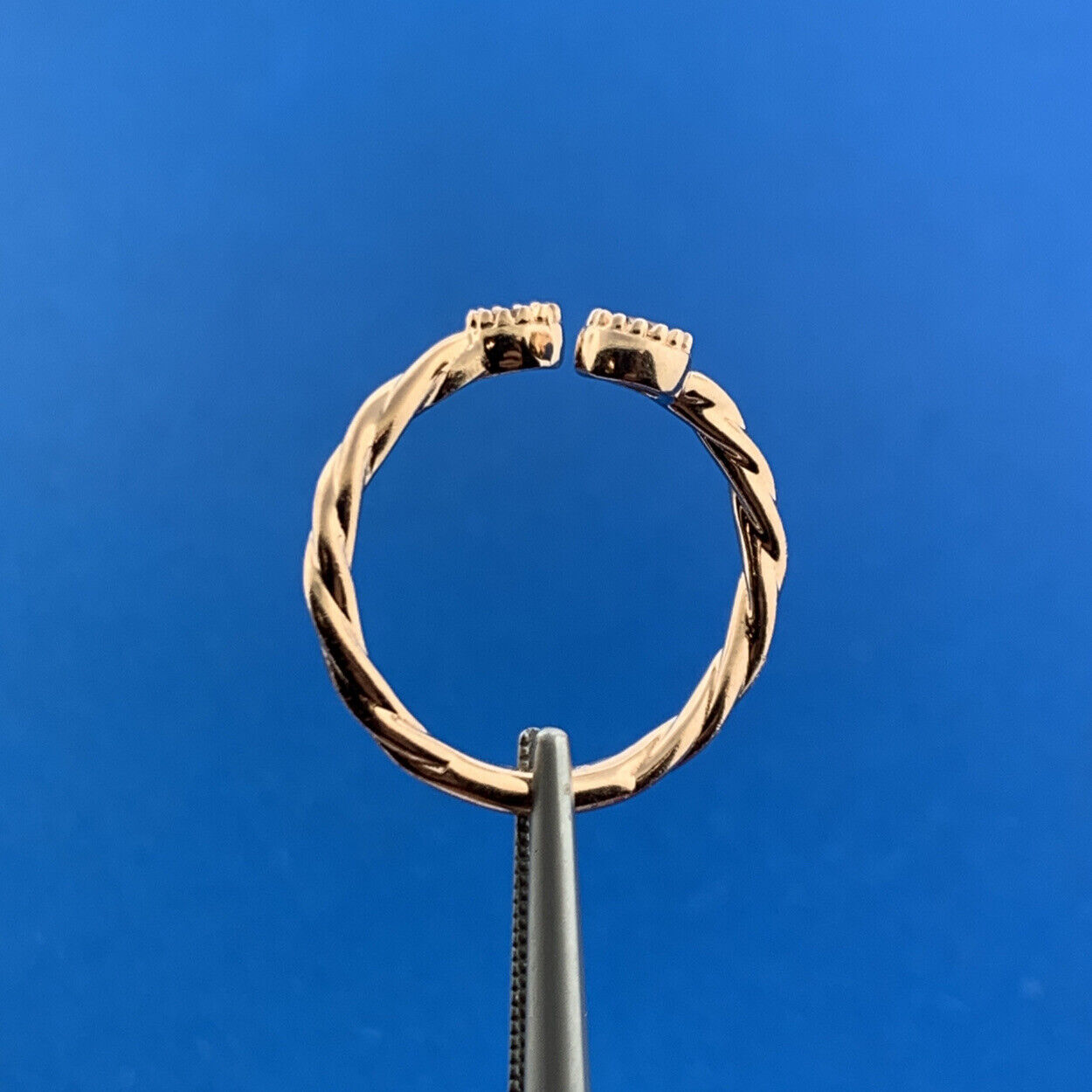 Retro Designer 14K Yellow Gold Blue Topaz Ribbed Twist Modernist Bypass Ring