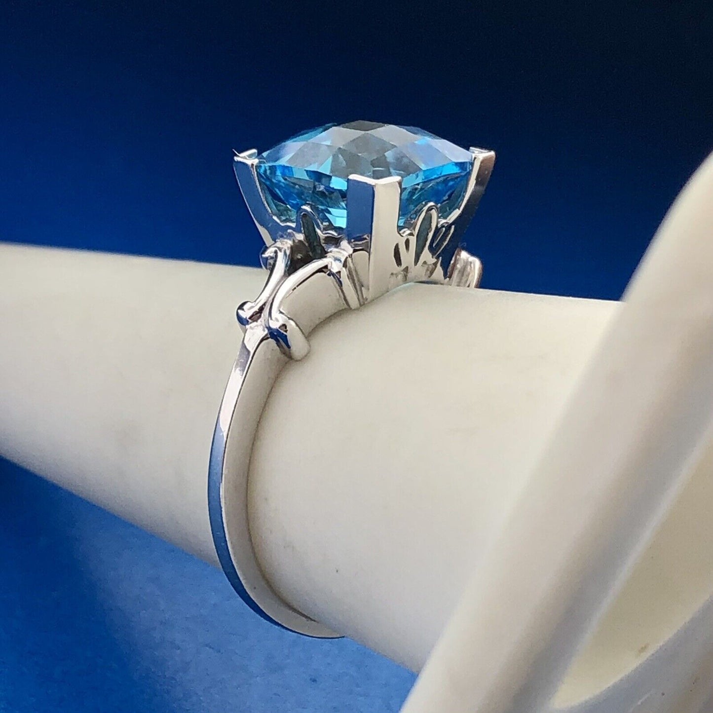 Stunning 14k White Gold 585 Cushion Cut Solitaire Swiss Blue Topaz Ring Size 8.5